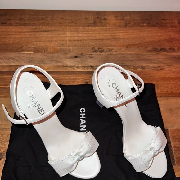 Chanel Lambskin Bow CC Sandal Pumps 38 White 1784709  CHANEL White Sandals with Bow